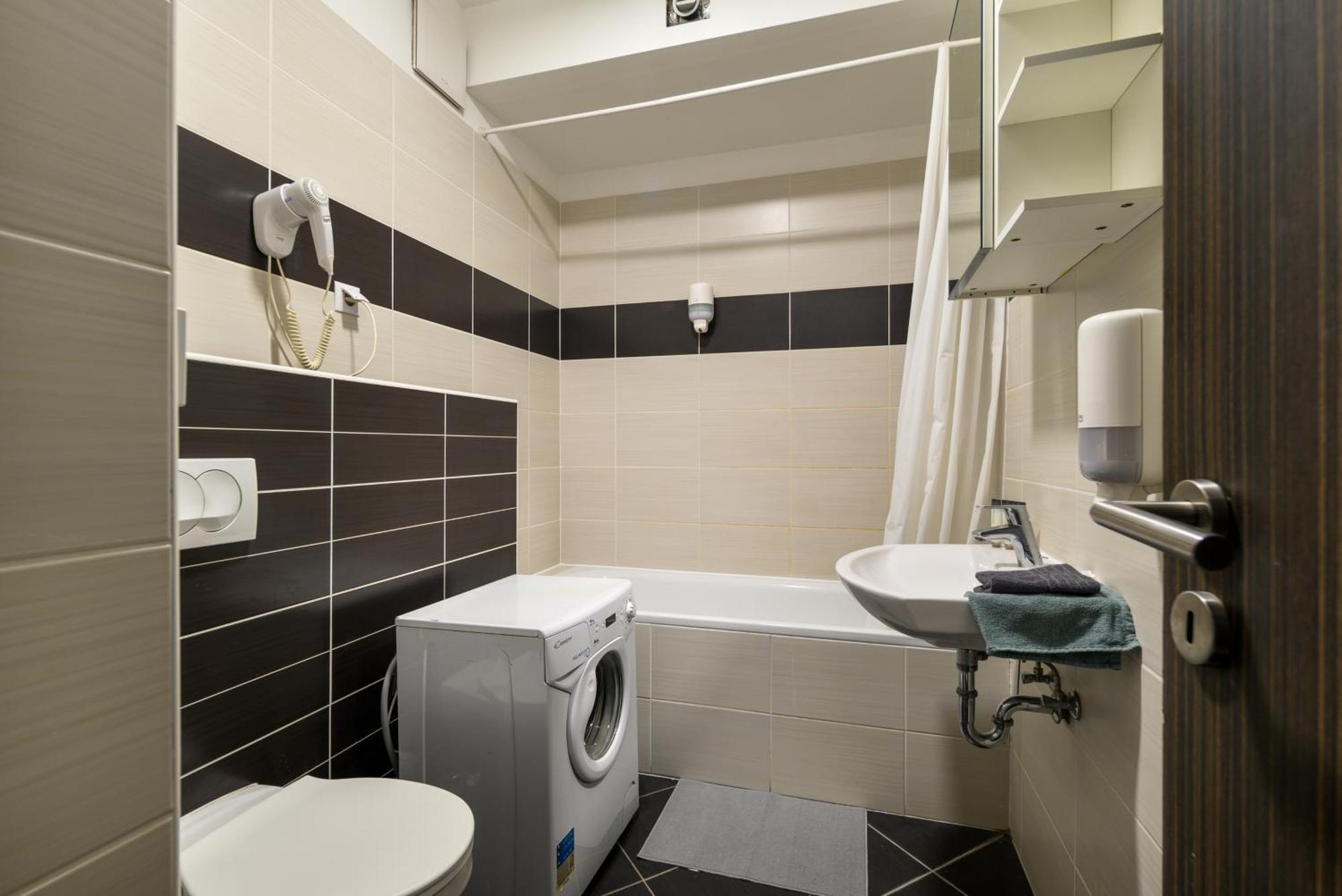 Sun Resort Residential Suite-Free Parking Garage Same Building Budapest Exterior foto